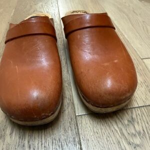 Swedish Hasbeens Tan Leather Clogs